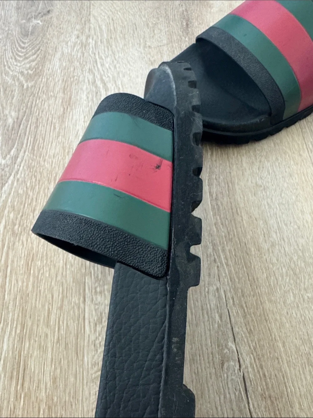 Gucci Men’s Black Slides with Green and Red Web Stripe